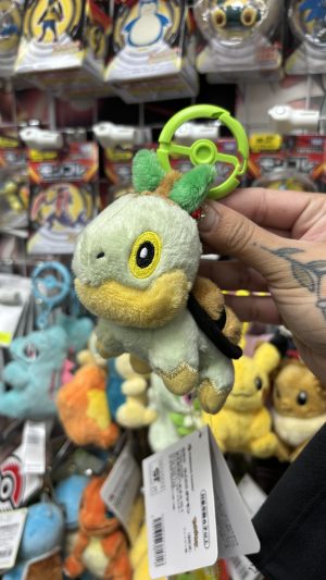 THEVOLTAGE.CL POKEMON CENTER ACCESORIOS MASCOTS LLAVERO TURTWIG