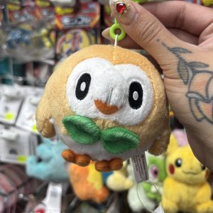 THEVOLTAGE.CL POKEMON CENTER POKEMON MASCOTS LLAVERO ROWLET