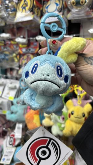 THEVOLTAGE.CL POKEMON CENTER ACCESORIOS MASCOTS LLAVERO SOBBLE