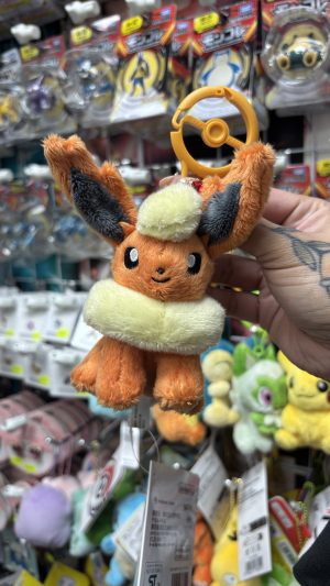 THEVOLTAGE.CL POKEMON CENTER ACCESORIOS MASCOTS LLAVERO FLAREON