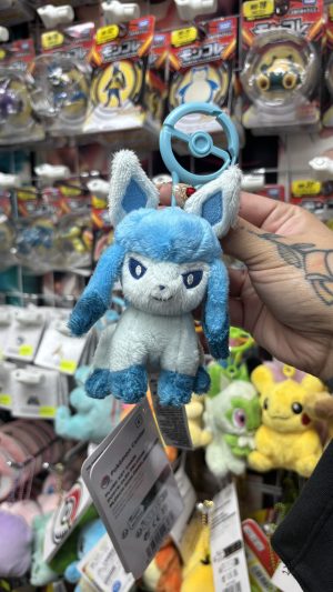 THEVOLTAGE.CL POKEMON CENTER ACCESORIOS MASCOTS LLAVERO GLACEON