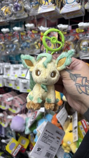 THEVOLTAGE.CL POKEMON CENTER ACCESORIOS MASCOTS LLAVERO LEAFEON