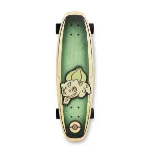 THEVOLTAGE.CL POKEMON CENTER LÍNEA HOGAR SKATEBOARD BULBASAUR
