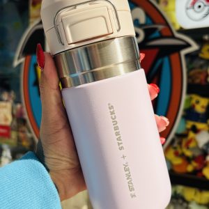–         STARBUCKS SAKURA 2025 BOTELLA DE ACERO INOXIDABLE STANLEY ROSA 473ML + LUCKY BAG