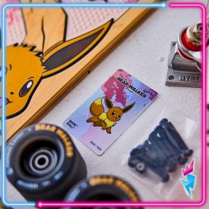 – THEVOLTAGE.CL SKATEBOARDING EEVEE POKÉMON CENTER X BEAR WALKER EDICIÓN LIMITADA.