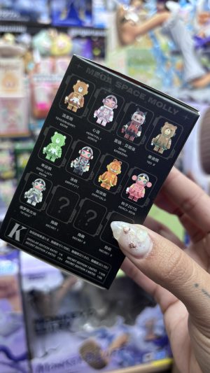 POP MART MOLLY MEGA SPACE 100% BLIND BOX - Imagen 2