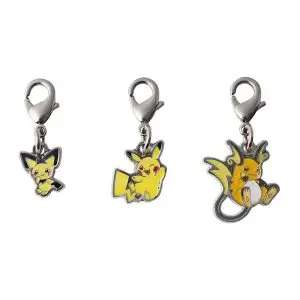 THEVOLTAGE.CL POKEMON CENTER ACCESORIOS DIJE TRIPLE