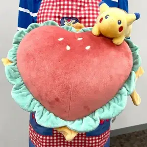 THEVOLTAGE.CL POKEMON CENTER SWEETHEART DINER PIKACHU COJIN