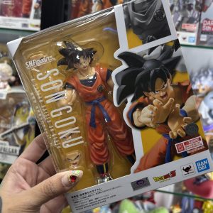 DRAGON BALL S.H.FIGUARTS SON GOKU A SAIYAN RAISED ON EARTH
