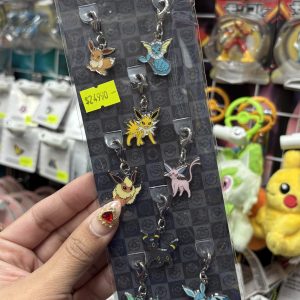 THEVOLTAGE.CL POKEMON CENTER ACCESORIOS PIN EEVEE EVOLUCIONES