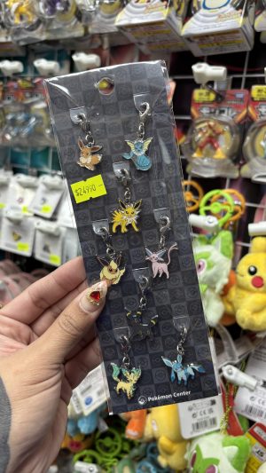 THEVOLTAGE.CL POKEMON CENTER ACCESORIOS PIN EEVEE EVOLUCIONES