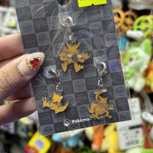 THEVOLTAGE.CL POKEMON CENTER ACCESORIOS PIN TRIPLE