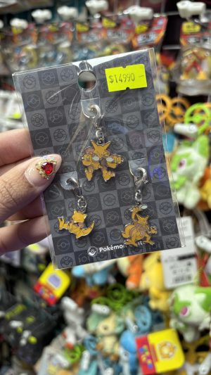 THEVOLTAGE.CL POKEMON CENTER ACCESORIOS PIN TRIPLE
