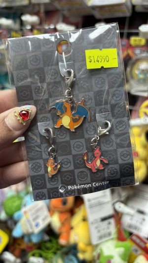 THEVOLTAGE.CL POKEMON CENTER ACCESORIOS PIN TRIPLE