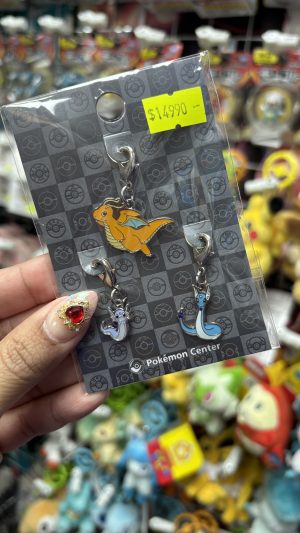 THEVOLTAGE.CL POKEMON CENTER ACCESORIOS PIN TRIPLE