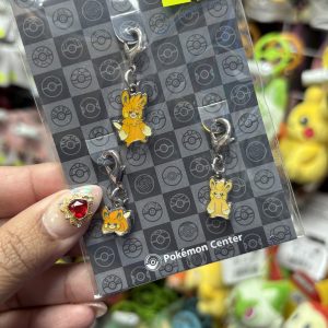 THEVOLTAGE.CL POKEMON CENTER ACCESORIOS PIN TRIPLE