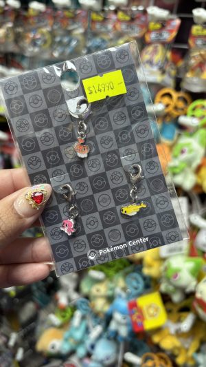 THEVOLTAGE.CL POKEMON CENTER ACCESORIOS PIN TRIPLE
