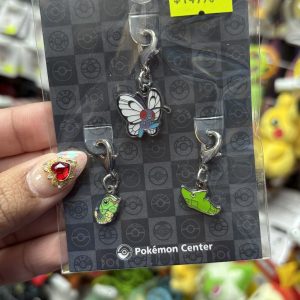 THEVOLTAGE.CL POKEMON CENTER ACCESORIOS PIN TRIPLE