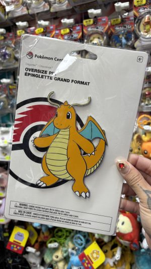 THEVOLTAGE.CL POKEMON CENTER ACCESORIOS OVERSIZE PIN DRAGONITE