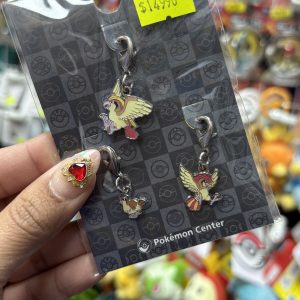 THEVOLTAGE.CL POKEMON CENTER ACCESORIOS PIN TRIPLE