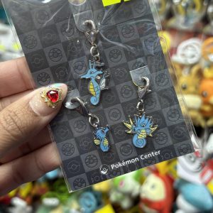 THEVOLTAGE.CL POKEMON CENTER ACCESORIOS PIN TRIPLE