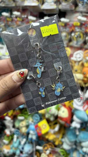THEVOLTAGE.CL POKEMON CENTER ACCESORIOS PIN TRIPLE