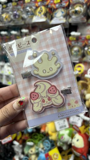 THEVOLTAGE.CL POKEMON CENTER ACCESORIOS PINCHES CABELLO