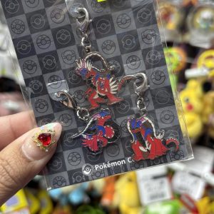 THEVOLTAGE.CL POKEMON CENTER ACCESORIOS PIN TRIPLE