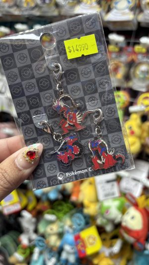 THEVOLTAGE.CL POKEMON CENTER ACCESORIOS PIN TRIPLE