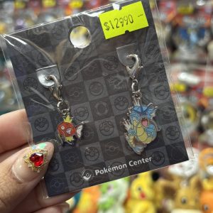 THEVOLTAGE.CL POKEMON CENTER ACCESORIOS PIN DOBLE