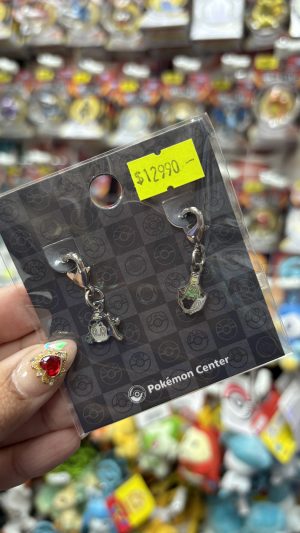 THEVOLTAGE.CL POKEMON CENTER ACCESORIOS PIN DOBLE