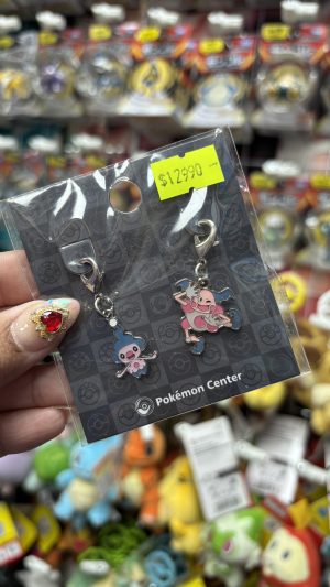 THEVOLTAGE.CL POKEMON CENTER ACCESORIOS PIN DOBLE