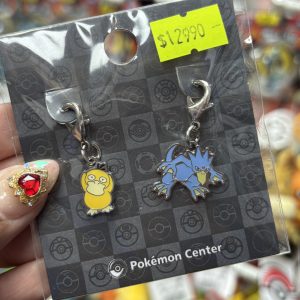 THEVOLTAGE.CL POKEMON CENTER ACCESORIOS PIN DOBLE