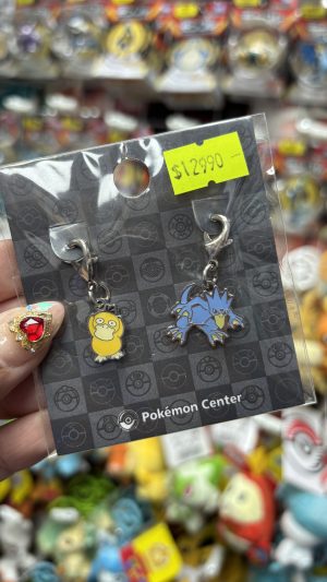 THEVOLTAGE.CL POKEMON CENTER ACCESORIOS PIN DOBLE