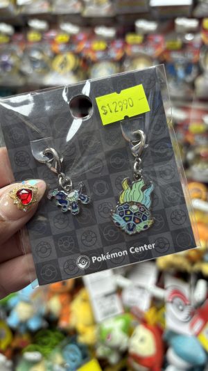 THEVOLTAGE.CL POKEMON CENTER ACCESORIOS PIN DOBLE