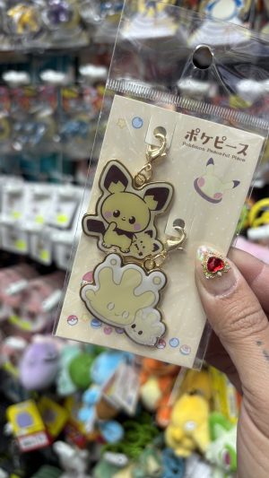 THEVOLTAGE.CL POKEMON CENTER ACCESORIOS DIJE DOBLE