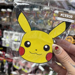 THEVOLTAGE.CL POKEMON CENTER ACCESORIOS ESPEJO DE MANO PIKACHU