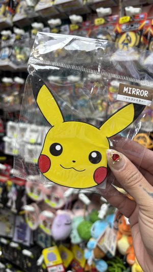 THEVOLTAGE.CL POKEMON CENTER ACCESORIOS ESPEJO DE MANO PIKACHU