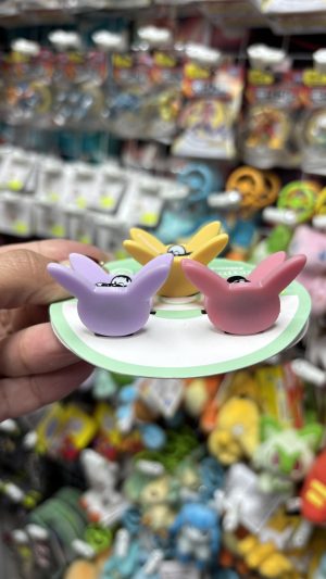 THEVOLTAGE.CL POKEMON CENTER ACCESORIOS PINCHES CABELLO