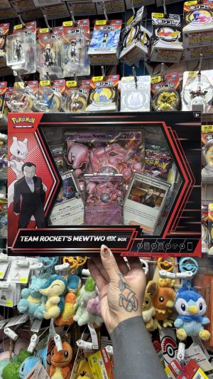 THEVOLTAGE.CL POKEMON CENTER TCG TEAM ROCKET'S MEWTWO EX BOX INGLÉS