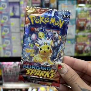 THEVOLTAGE.CL POKEMON CENTER TCG SCARLET & VIOLET – SURGING SPARKS – SLEEVED BOOSTERS INGLÉS