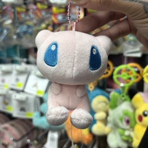 THEVOLTAGE.CL POKEMON CENTER ACCESORIOS LLAVERO POKEMON DOLLS MEW