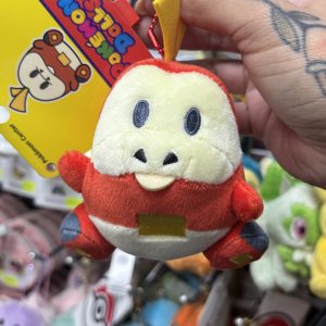 THEVOLTAGE.CL POKEMON CENTER ACCESORIOS LLAVERO POKEMON DOLLS FUECOCO