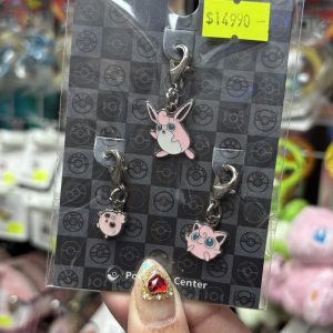 THEVOLTAGE.CL POKEMON CENTER ACCESORIOS DIJE TRIPLE