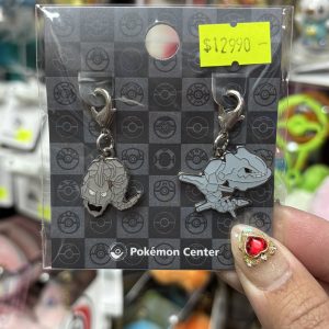 THEVOLTAGE.CL POKEMON CENTER ACCESORIOS DIJE DOBLE