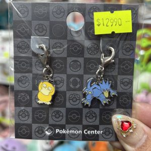 THEVOLTAGE.CL POKEMON CENTER ACCESORIOS DIJE DOBLE