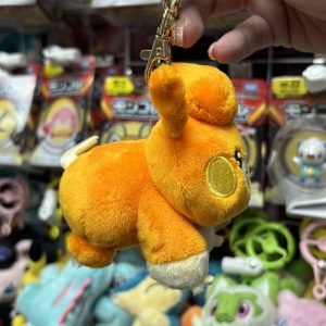 THEVOLTAGE.CL POKEMON CENTER ACCESORIOS ALL STAR LLAVERO MASCOTA PAWMI