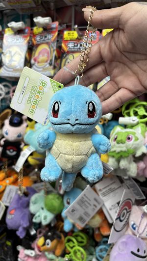 THEVOLTAGE.CL POKEMON CENTER ACCESORIOS ALL STAR LLAVERO MASCOTA SQUIRTLE