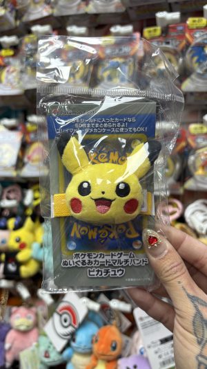 THEVOLTAGE.CL POKEMON CENTER TCG PORTA MAZO/PLAYMAT PIKACHU
