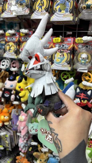 THEVOLTAGE.CL POKEMON CENTER POKEMON FIT SILVALLY